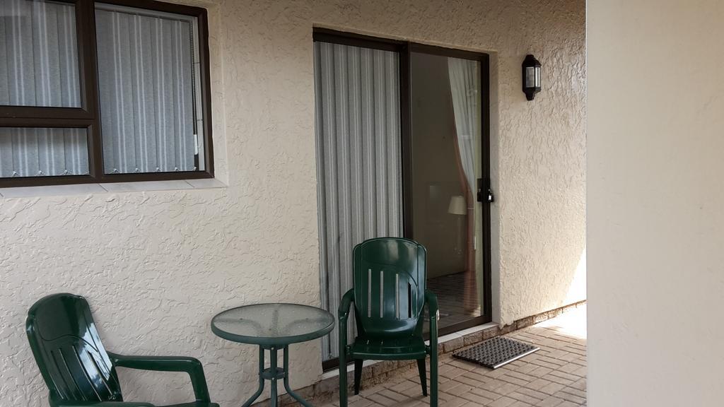 Acacia Grove Guest House Johannesburg Buitenkant foto